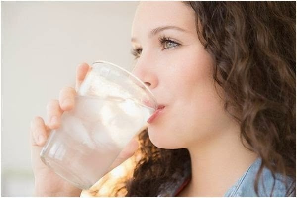 uống nước loại bỏ độc tố